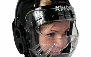 Casque avec visière blanc / bleu / rouge / noir